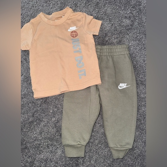 Nike - Boy’s 2T matching set - Picture 2 of 6